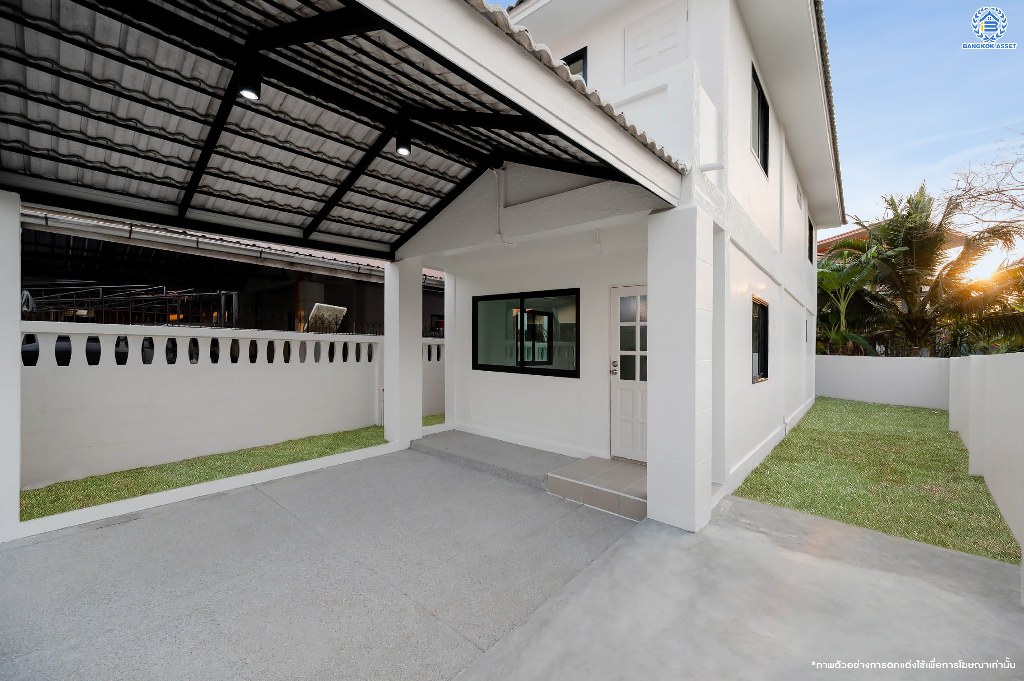 บ้านมือสองตกแต่งใหม่ พระปิ่น2 บรมราชชนนี เนื้อที่ 36.30 ตร.ว. ฟังก์ชัน 2 ห้องนอน 2 ห้องน้ำ เข้า-ออกได้สองเสั้นทาง โครงการติดถนนบรมราชชนนี เชื่อมต่อถนนศาลาธรรมสพน์ ใกล้ทางคู่ขนานลอยฟ้าบรมราชชนนี ใกล้จุดขึ้นทางด่วน "ศรีรัช" และห้างสรรพสินค้าเซ็นทรัลปิ่นเกล้า...